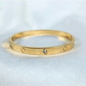 Four Leaf Clover Lucky Love Cubic Zirconia Bracelet Hinged Cuff Women's Bracelet